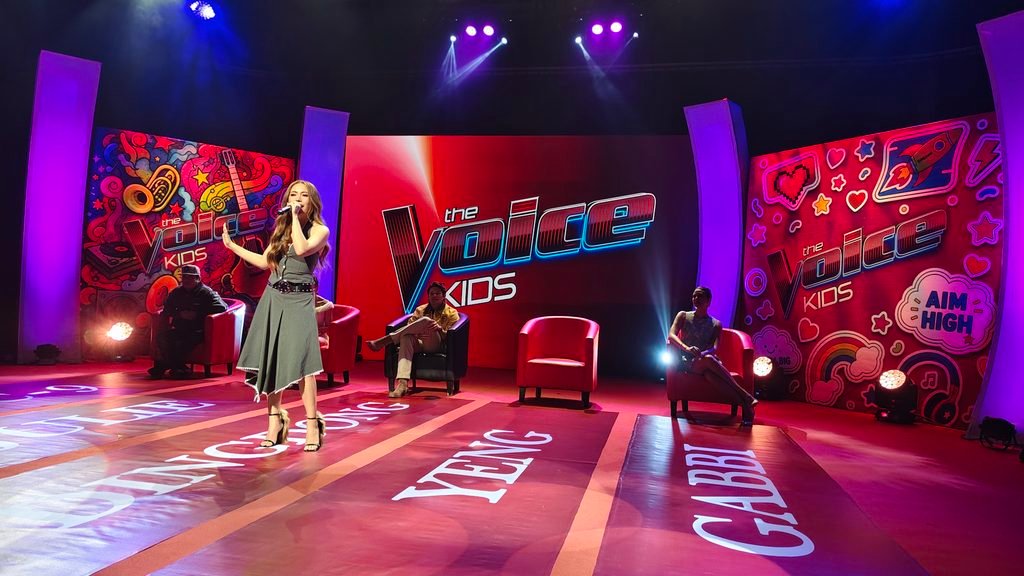 Yeng Constantino sings Hawak Kamay at The Voice Kinds Mediacon